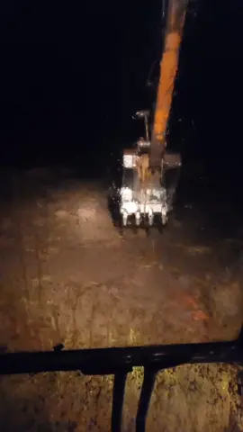 62F1 mưa hết thấy đường chạy luôn 😭😭😭#xecuocmientay #aexecuocmaidinh #ex60hitachi #xuhuongxecuocmientay #62F1 