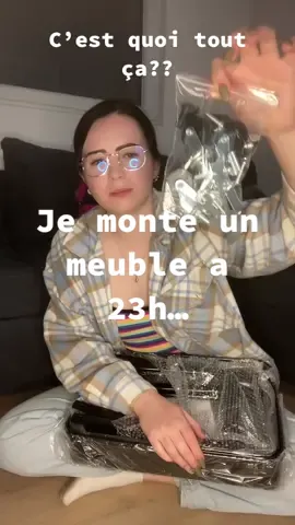 Le meuble il est bancal 🤡  #pourtoi #rangement #meuble #girl #bricolage #foryou 