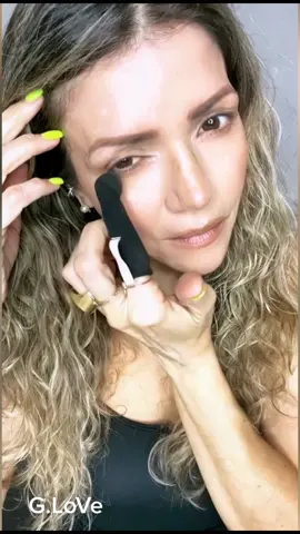 Esta técnica de maquillaje la aprendí con JLo, es perfecta para embellecer y lograr un resultado súper PRO!!! #jlo #jlomakeup #GameChanger #NewMakeUpTool #Nuevaherramientademaquiilaje #ClaudiaBetancur #GLoVeByClauB #micreacion #CelebrityMakeUpArtist #invention  