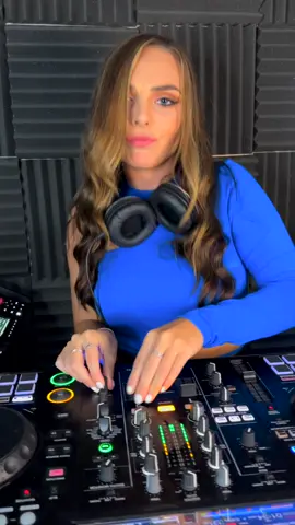 Oh I love these two tracks together 😍 has to add some drums in at the end 😎 #djdrummer #mashup #dj #fyp #foryoupage #4u #foryou 