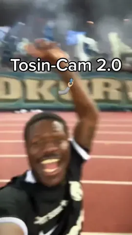 Tosin-Cam 2.0 🤳🏼 Unser Stürmer übernahm nach seinem Doppelpack im Derby gleich selber die Rolle als FCZ-Admin. 💙🤍 #GCFCZ #fcz #stadtclub #NieUsenandGah #derby #AiyegunTosin 