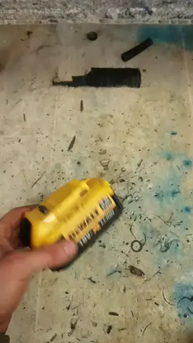 #battery #batteryrepair #repairman #repair #powertools #tools #dewalt #dewaltbattery #fixbattery 