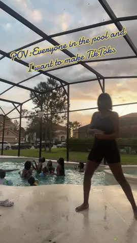 I was being watched 🤣😂 #trendingsound #orlandoflorida #lifeofjanice #fypシ゚viral #fyp 