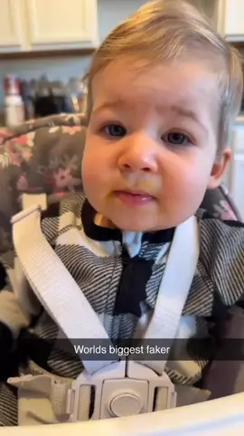 The queen of fake crying #fakecryer #faker #crying #sophie  #10monthsold #worldsbiggestfaker #babygirl #whenbabewontcuddle #blueeyedbaby 