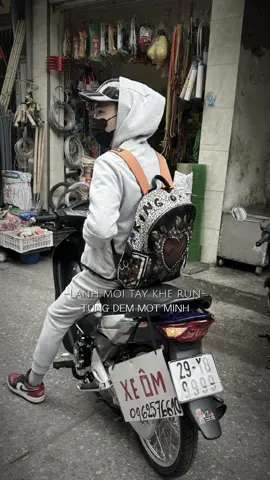 nha ngheo di wave thoi