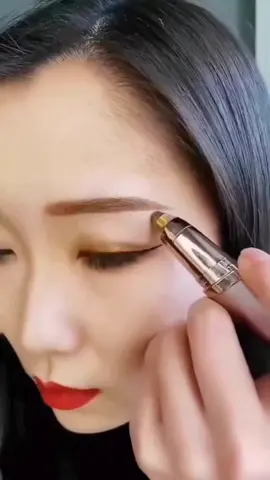 O processo de depilação das sobrancelhas pode ser demorado e complicado. A Caneta Depiladora Face Depyl te oferece uma solução simples e rápida!