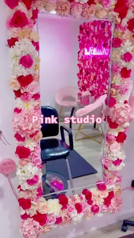 #pinkstudio #flowerwall #flowermirror #pinklady #natdolliestudio #hairtok #hairstylist #studiodecor #hairstudio #DIY #pretty #prettyinpink 