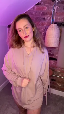 Did you see it? 🙈 #accountant #latex #redlatex #latexdress #petite 