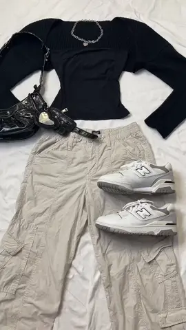 my fav easy + cute way to style cargo pants!🫶🏼 #cargopants #bolero #newbalance550 #tubetop #urbanoutfitters #streetwear #StreetStyle #vanillagirl #howtostyle #fashiontrends #outfitinspo #aestheticoutfits #fypシ #foryoupage #foryou 