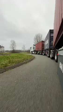 #containerboer #containerlife #tiktoktrucker #truckersoftiktok #64tonarmy #shippingcontainer #lzv #trucktok #truckerslife #btriple 