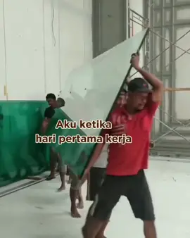 Sangat menggambarkan guweh 😭👍🏻 #dagelan #dagelantv #dagelanlucu #dagelantiktok #dagelanviral #tiktoktainment #fypシ #fyp #xyzbca #kontenlucu #tiktokindo #tiktoktaintment #tiktokviral #haripertamakerja #karyawanlife 