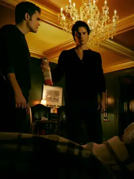 TVD - 7x9 | Damon se despedindo De sua mãe Lily Salvatore.. •Sigam🍷 •Curtam🩸 •Comentam🍷 •Compartilham🩸 #thevampirediaries #vampirediaries #damon #damonsalvatore #stefan #stefansalvatore #lilysalvatore #salvatore #salvatorebrothers 