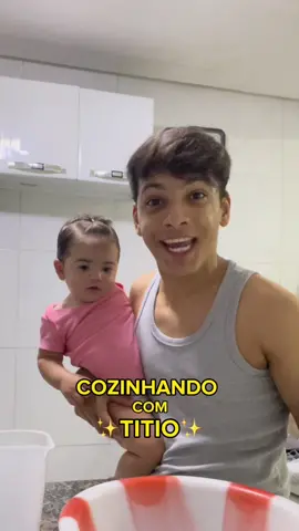 Cozinhando com titio! Receita para adquirir anticorpos… 😂  #fy #receita #mae #tio #bebe 