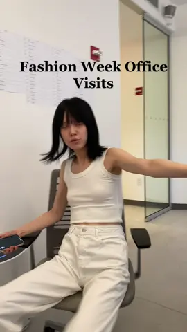 Never a dull moment 🖤🫶#newyorkmodels #fashionweek #fashionshows #StreetStyle #modellife #nym #modeling #fashionmonth 