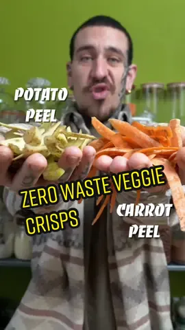 Either if you grow or buy organic vegetables, don’t throw away the skins but use them to make this zero waste crisps, super crunchy and delicious! RECIPE: - Potato peel - Carrot peel - Olive oil - Any condiment (we used our zero waste garlic and onion powder) STEP BY STEP: - Wash and peel your vegetables. - Drizzle olive oil and add any condiment you like. - Cook in the oven for at 160 C for about 20 minutes. TIP: We usually make this when roasting vegetables or other stuff in the oven. Add as many things as possible to your oven when using it so you can cook a big batch of things in one go and prep launch or dinner for the next days. #fyp #foryoupage #contentcreator #zerowaste #potato #carrot #zerowastetips #zerowastehacks #zerowastetiktok #EasyRecipe #EcoFriendly 