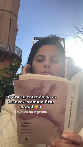 Quando cheguei aqui sempre via os franceses no sol, no restaurante, bares, praças, enfim, em todas as oportunidades eles escolhiam ficar no sol e nunca na sombra ou ar condicionado.  Hj após 4 anos de França confesso que tbem procuro pelo Sol e faço questão de aproveitar o máximo dele… pq sei que logo ele vai embora! O inverno é longo então por isso o franceses aproveitam o máximo do sol!! #vidanafrança #brasileirospelomundo #toulousemaville #soldeinverno #soleil 