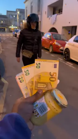 Tu l’aurais fais pour 150 Euros 💶 ? #experiencesociale #moutarde #150euros #bordeaux #drole #yao_ag #pourtoi 