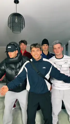 wehe auf mein' nike jogger 🫡 #cocacola#foryou#elevatorboys 