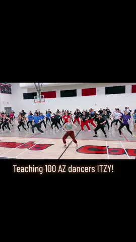 Arizona dancers from all over the valley came to learn Kpop bright and early! Way to go! 🙌 🔥 @itzyofficial  #azdance #kpop #itzy #wannabeitzy #wannabe #dance #danceclass 