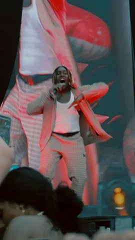 Not a phone in sight 🥹 #dontoliver #lemonade #lovesick #rollingloud #rollingloudcali 