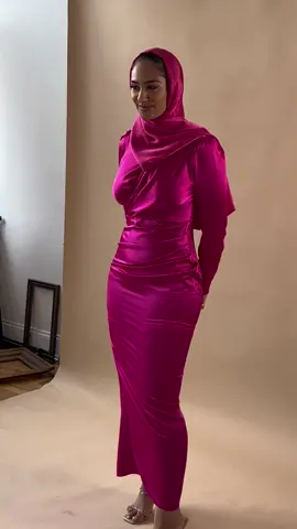 Pretty in pink 💖 can’t get enough of our Samra satin dress in hot pink 😍 www.hijabglamour.com #outfitinspo #OOTD #modestfashion 
