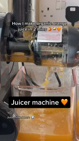How to make organic orange juice in under 2 mins! I’m obsessed 😍🤌🏾 #organicjuice #juicer #fyp #healthyliving #healthy #tiktokmademebuyit #foryou #2023