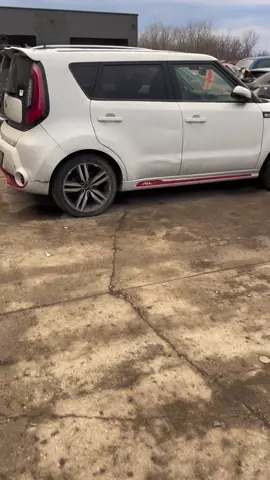 #kiasoul #kiasoulchallenge #kia #whitecastle #theclub #autorecycling #dirtycar #junkyard #autopartscity 