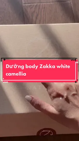 Phụ nữ phải luôn thơm dù ở bất kì nơi đâu☺️ một sản phẩm body với quá nhiều sự ngọt ngào từ bao bì đến mùi hương Zakka white camelia body #Reviewlamdep #goclamdep #duongbody #fyp 