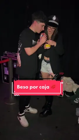 Beso a cambio de caja misteriosa? 💋 IG: SergioEleven ♥️ #kissorslap #Besoocachetada #Ligar 