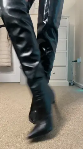 🤍🖤❤️🖤 #thighhighs #thighhighboots #pleasers #thighboots #heels #woah #patent #leather #pleather #fyp #trending #boots #fypシ #foryou #foryoupage #queen #slay 