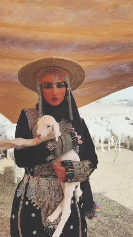 راعية غنم 🥺🤍🖤#foryouindiaاكسبلور #fyp #اكسبلور_تيك_توك #يوم_التأسيس #التأسيس #ميوش #الصين_ماله_حل 