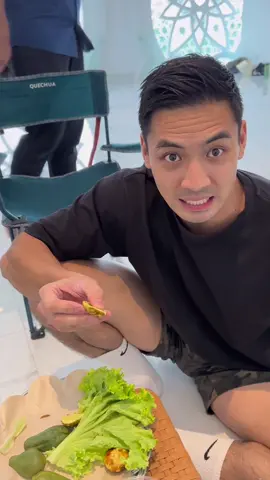 hahahhaha kang iyos cobain jengkol, ayo power rangers @yoshi_sudarso 