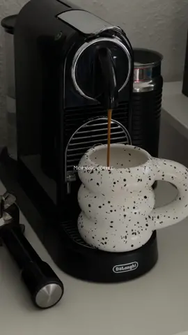 Morning routine with @Cohovia 🤍 #cohovia #cohoviamug #mugs #thatgirlroutine #healtylifestyle #pinterestgirl #morningcoffee 