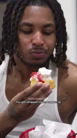 Dubs Starwberry Short Cakes tasted so good that it made DDG start singing 😅🍓🍰#ddg #dubfamily #woowop #hallebailey #isthatalliyah #isthatmyclips 