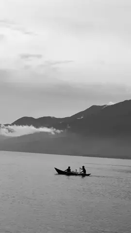 apa yg membuatmu memilih meninggalkan dia? #perahukertas #maudy#tulusperahukertas 