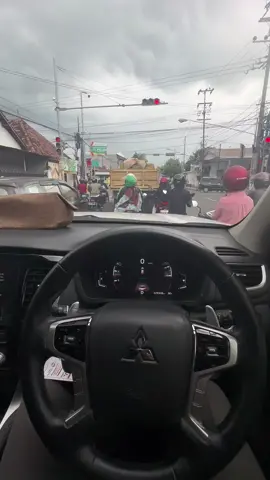 Yang ganteng kalah sama yang naik pajero💪#sunmotorjatimbali #dpminim #pajero_mitsubishi #pajerojawatimur #dakar4x4 #ipc 