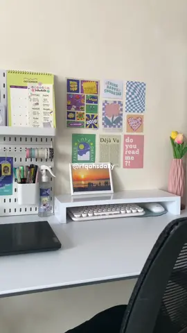 Membalas @dwyxr udah aku spill warna dan merknya yaa ✨ #roomdecor #fyp #deskdecor #desksetup #kamaraesthetic #deskorganization #deskgoals #foryou #kpoproom #kpopfyp #xyzcba 