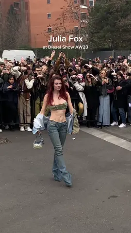 Julia Fox at Diesel Show during Milano Fashion Week AW23 #milano #milanofashionweek #mfw #fashionweek #StreetStyle #style #fashion #fashioninspo #trend2023 #fw #celebritystyle #italy #milanofashion #influencerstyle #whattowear 