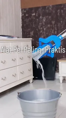 Alat pel super praktis. mudah dalam mengeringkan lantai dan membersihkan kotoran yang menempel. #kleaner #spongemop #februaryelives  #peltarik 