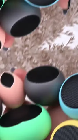 Não se engane pelo tamanho,otimo som nessa caixinha de som bolinha! 