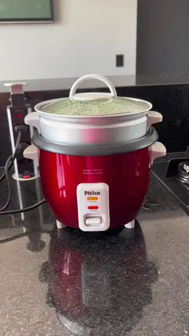Enquanto…isso inaugurando minha panela multifuncional fazendo arroz e brócolis ao mesmo tempo enquanto descanso😉