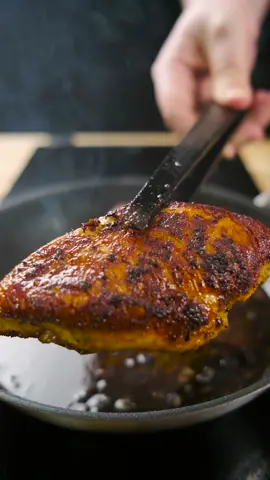 🏴󠁧󠁢󠁥󠁮󠁧󠁿Pan Fried Chicken Breast 🍗  #chicken #chickenrecipe #chickenbreast #chickenlover #chickenrecipes  Ingredients:  2 garlic cloves  A little sunflower oil  Juice from one lemon  A little sunflower oil  1 tablespoon chili flakes  A little black pepper  1 teaspoon thyme  2 teaspoons rosemary  1 teaspoon salt 2 chicken breasts ⬇️ ⬇️  Pechuga de pollo a la sartén 🍗. 🇪🇦Ingredientes:  2 dientes de ajo  Un poco de aceite de girasol  Zumo de un limón  Un poco de aceite de girasol  1 cucharada de copos de guindilla Un poco de pimienta negra 1 cucharadita de tomillo  2 cucharaditas de romero  1 cucharadita de sal  2 pechugas de pollo  ⬇️  ⬇️  🇫🇷Poitrine de poulet poêlée 🍗 Ingrédients: 2 gousses d'ail  Un peu d'huile de tournesol  Le jus d'un citron  Un peu d'huile de tournesol  1 cuillère à soupe de flocons de piment  Un peu de poivre noir 1 cuillère à café de thym  2 cuillères à café de romarin  1 cuillère à café de sel  2 poitrines de poulet  ⬇️ ⬇️  🇩🇪Gebratene Hähnchenbrust 🍗 Zutaten:  2 Knoblauchzehen  Ein wenig Sonnenblumenöl  Saft von einer Zitrone  Ein wenig Sonnenblumenöl  1 Esslöffel Chiliflocken  Ein wenig schwarzer Pfeffer 1 Teelöffel Thymian  2 Teelöffel Rosmarin  1 Teelöffel Salz  2 Hühnerbrüste  ⬇️  ⬇️  🇮🇹Petto di pollo in padella 🍗 Ingredienti:  2 spicchi d'aglio  Un po' di olio di girasole  Succo di un limone  Un po' di olio di girasole  1 cucchiaio di peperoncino in fiocchi  Un po' di pepe nero  1 cucchiaino di timo  2 cucchiaini di rosmarino  1 cucchiaino di sale  2 petti di pollo