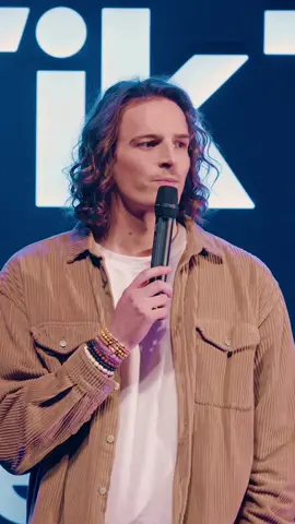 Je m’appelle Paul de Saint Sernin et j’adore le foot. #TikTokComedyClub 