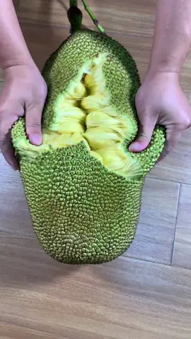 what is this?😳 #fruittok #weirdfruits #oddlysatisfying 