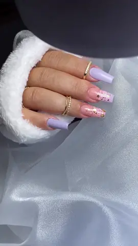se você que APRENDER como se torna uma profissional de sucesso com poucos investimentos se você se interessou comente EU QUERO  #unhas #carnaval #unhaslindas #unhasdelicadas 