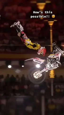 Defying gravity 😨 (malikelmelero/IG) #fmx #theimpossible #nodaysoff 