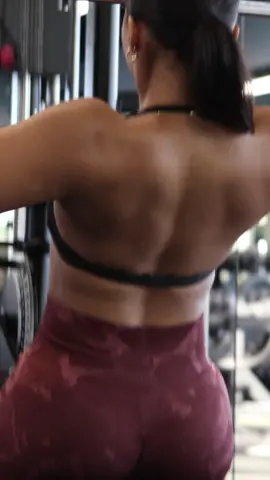 Swole szn 🦍#latina #gymrat #fypシ #viral #gym #flex 