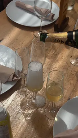 Booking a trip with friends, beaches, bubbles & sunsets. In that order 💅 #therapydupe #cabovibes 