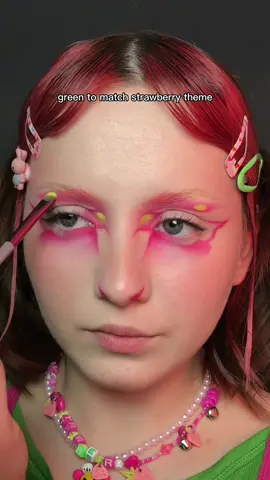 obsessed with these tiny strawberries 😭🍓 #strawberrymakeup #funmakeup #creativemakeup #makeupidea #fyp 