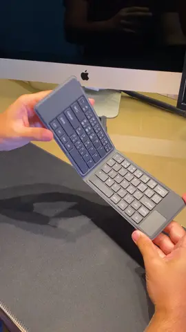 Olha ele teclado bluetooth! 😯 #teclado #tecladobluetooth #tecladosemfio #tecladodobravel #vxcase #acessoriosparacelular #fyp #vx #keyboards